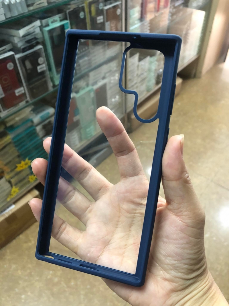Ốp Lưng Samsung Galaxy S22 Ultra Chống Sốc Hiệu Likgus viền màu được làm bằng chất liệu TPU mềm giúp bạn bảo vệ toàn diện mọi góc cạnh của máy